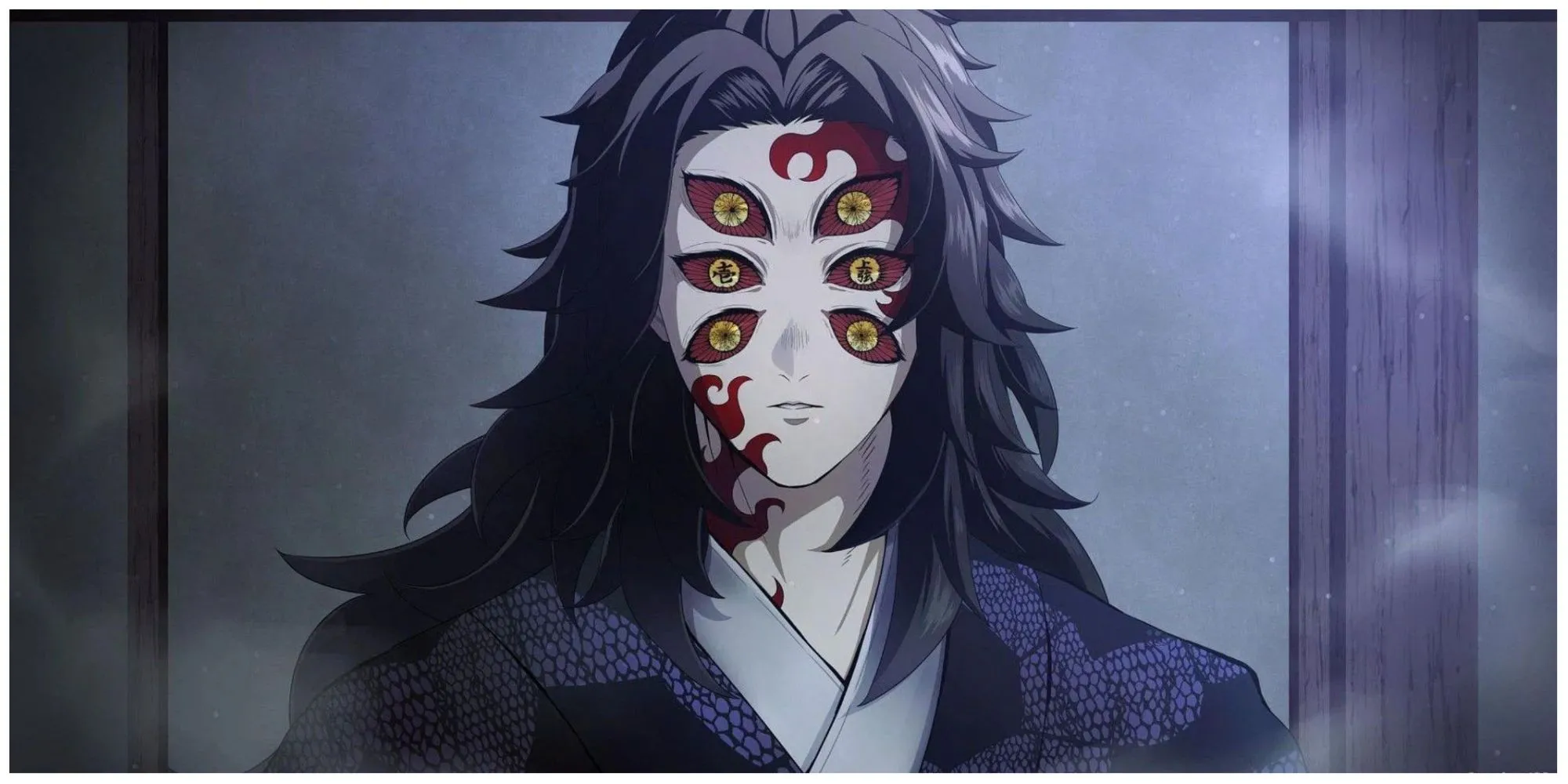 Kokushibo đứng trang nghiêm, vẻ mặt trầm tư trong anime Kimetsu no Yaiba