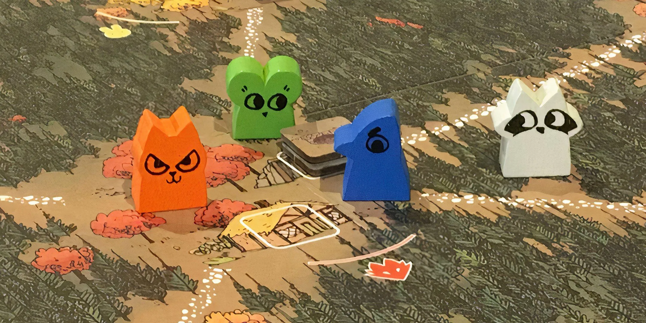 Bốn nhân vật gỗ (meeples) của Root trên bản đồ game