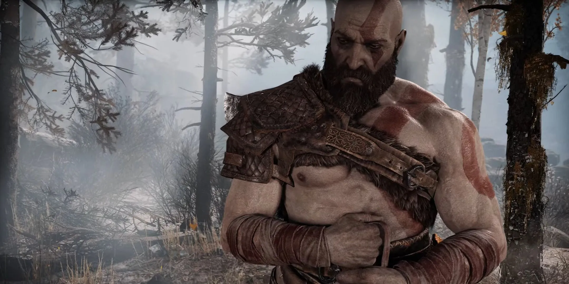 Kratos trong God of War (2018) với chiếc rìu Leviathan trên vai, khuôn mặt đầy suy tư và vết sẹo, thể hiện sự trưởng thành và gánh nặng của quá khứ.