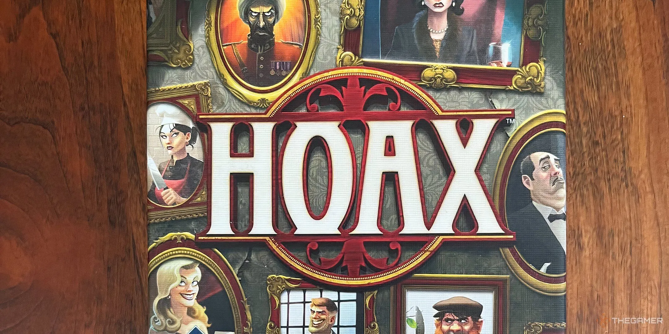 Thiết kế hộp board game Hoax với nhiều bức chân dung, gợi cảm giác về những thân phận bí mật cần che giấu