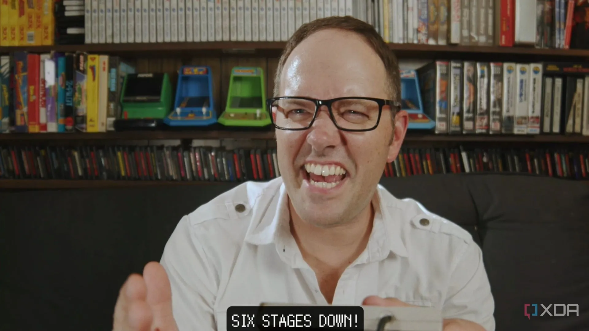 Ảnh cắt cảnh FMV trong Angry Video Game Nerd 8-Bit, thể hiện phong cách kể chuyện và tham chiếu AVGN