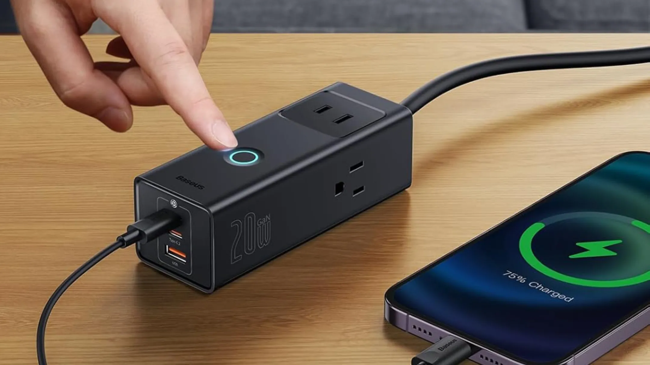 Baseus power strip kết nối điện thoại hiển thị cổng USB-C và ổ cắm AC, phù hợp văn phòng và du lịch