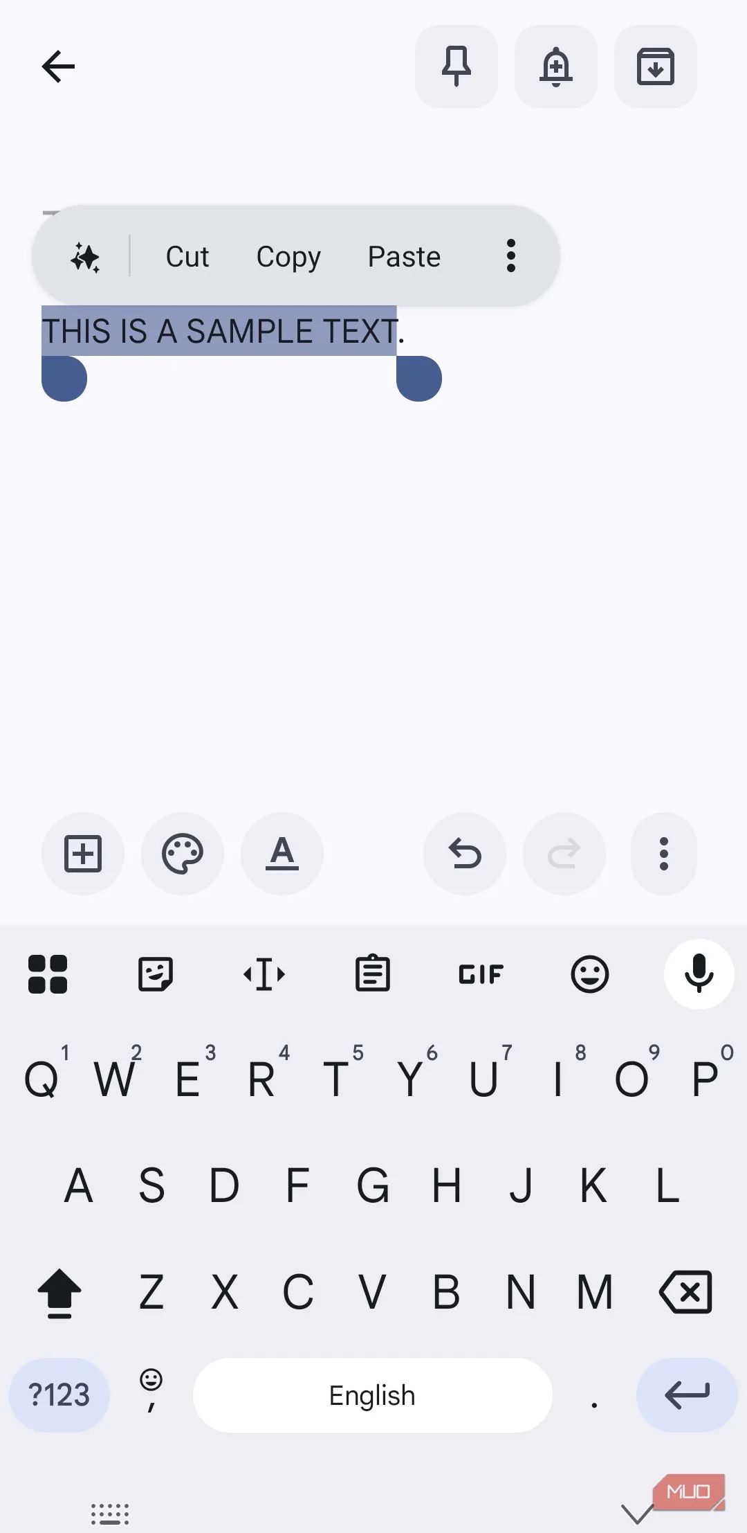 Gboard với văn bản được chọn và chuyển sang chữ hoa trên Android