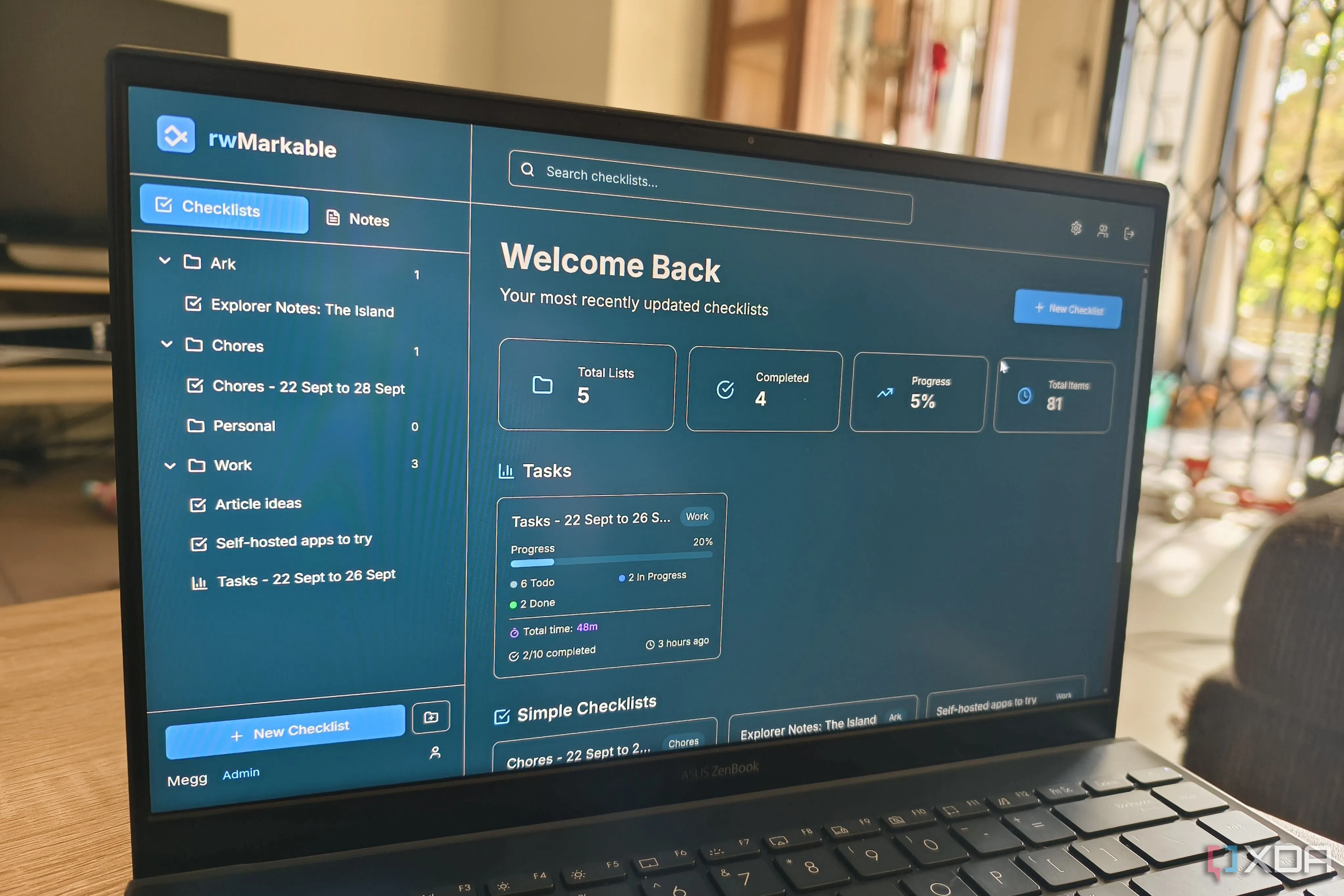 Giao diện RwMarkable (Jotty) trên màn hình laptop, minh họa ghi chú và checklist tối giản