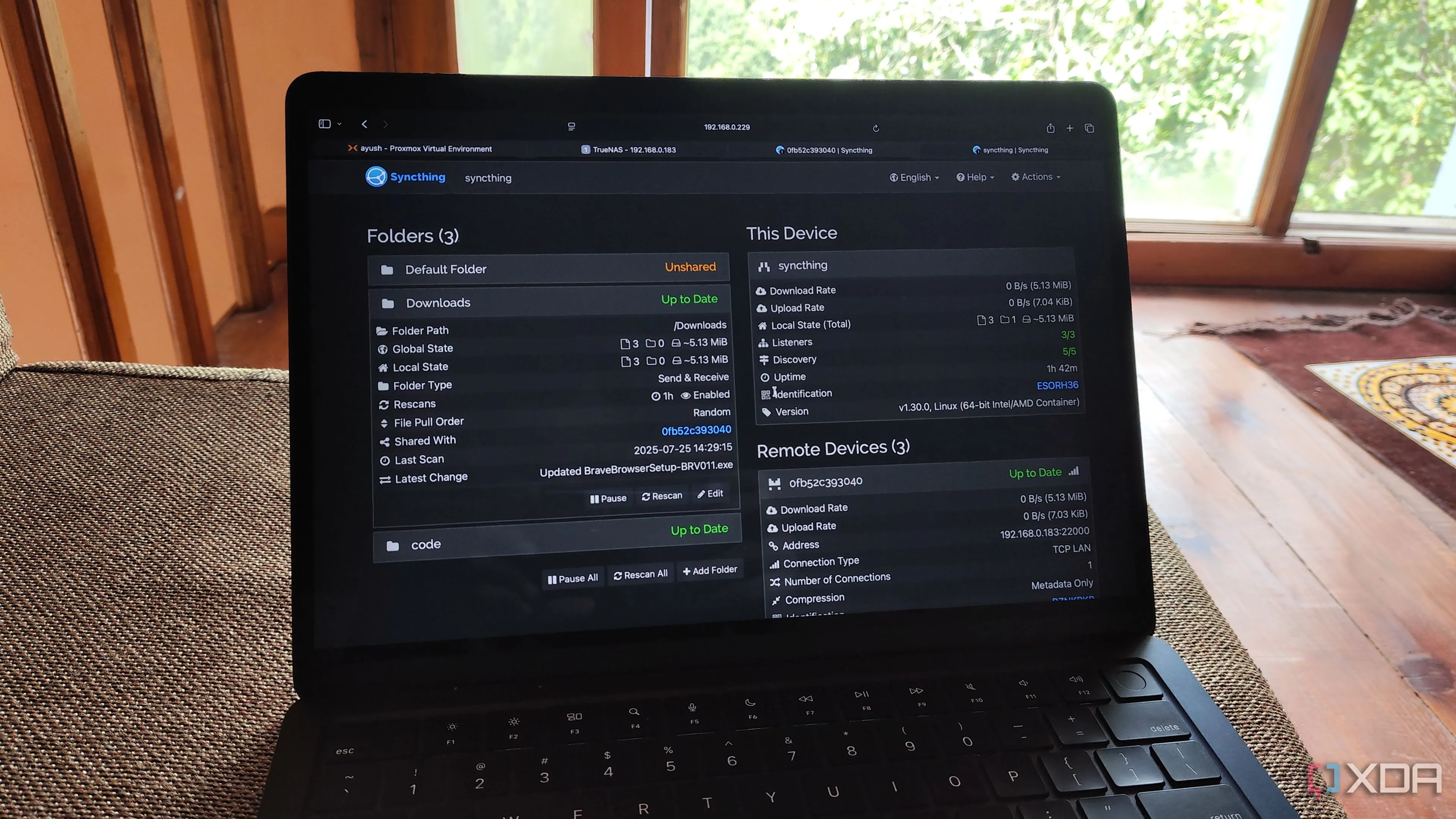 Giao diện Syncthing trên macOS, hiển thị trạng thái đồng bộ thư mục giữa các thiết bị