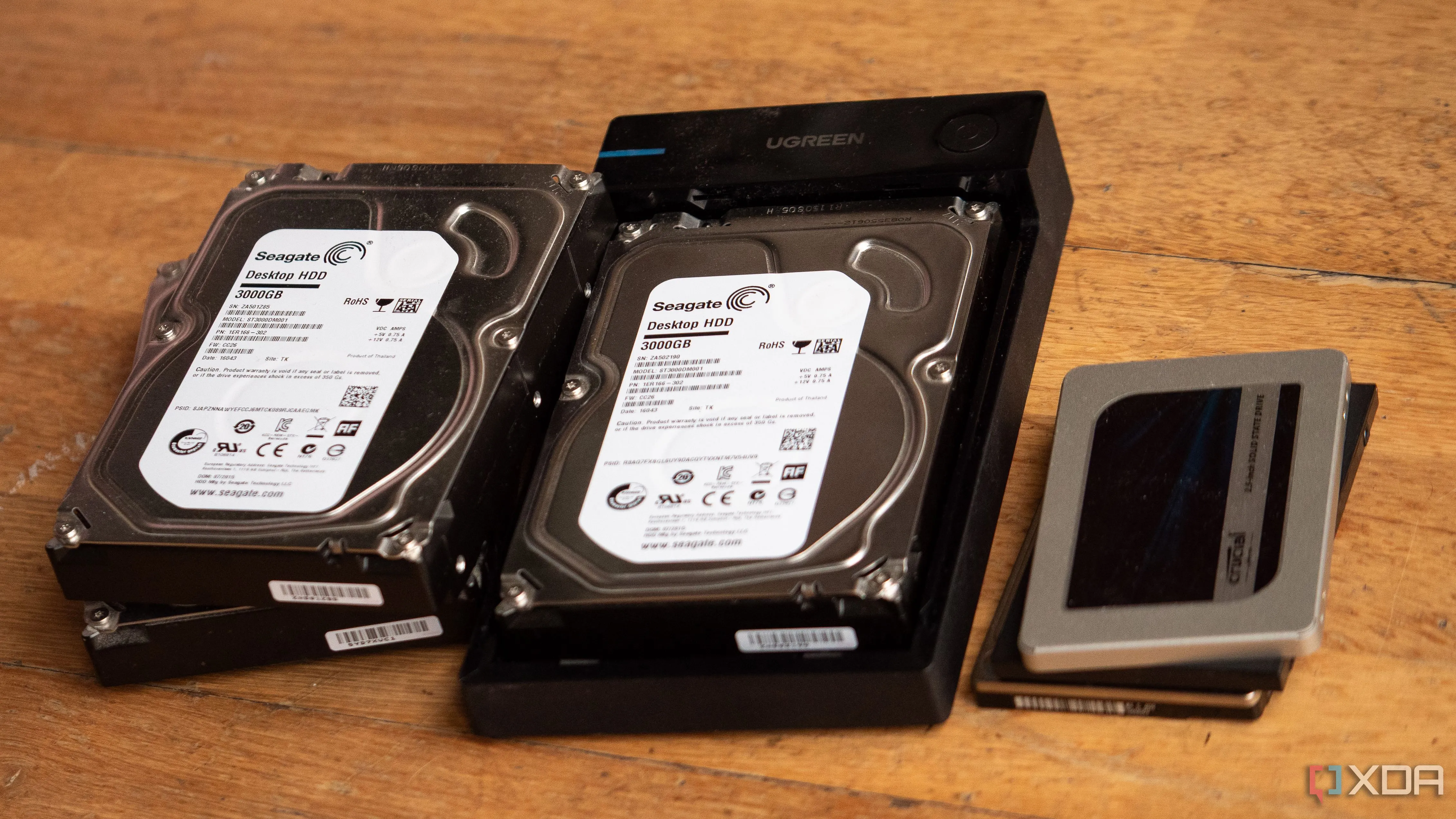Hộp enclosure Ugreen cho HDD/SSD, minh họa phương án lưu trữ ngoài và backup thay cho RAID cục bộ