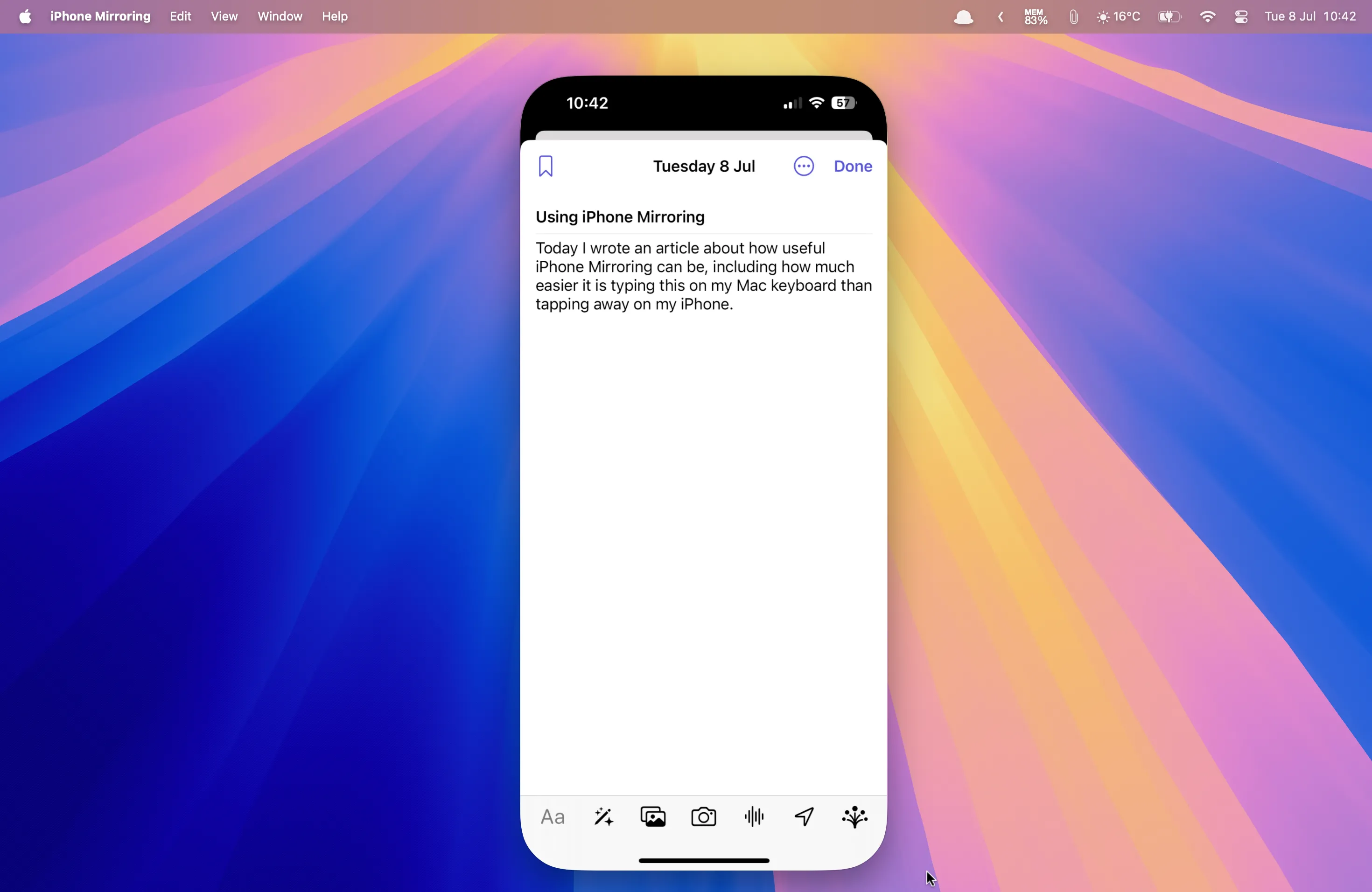 Journal app chạy trong cửa sổ iPhone Mirroring trên macOS, minh họa gõ nhật ký bằng bàn phím Mac