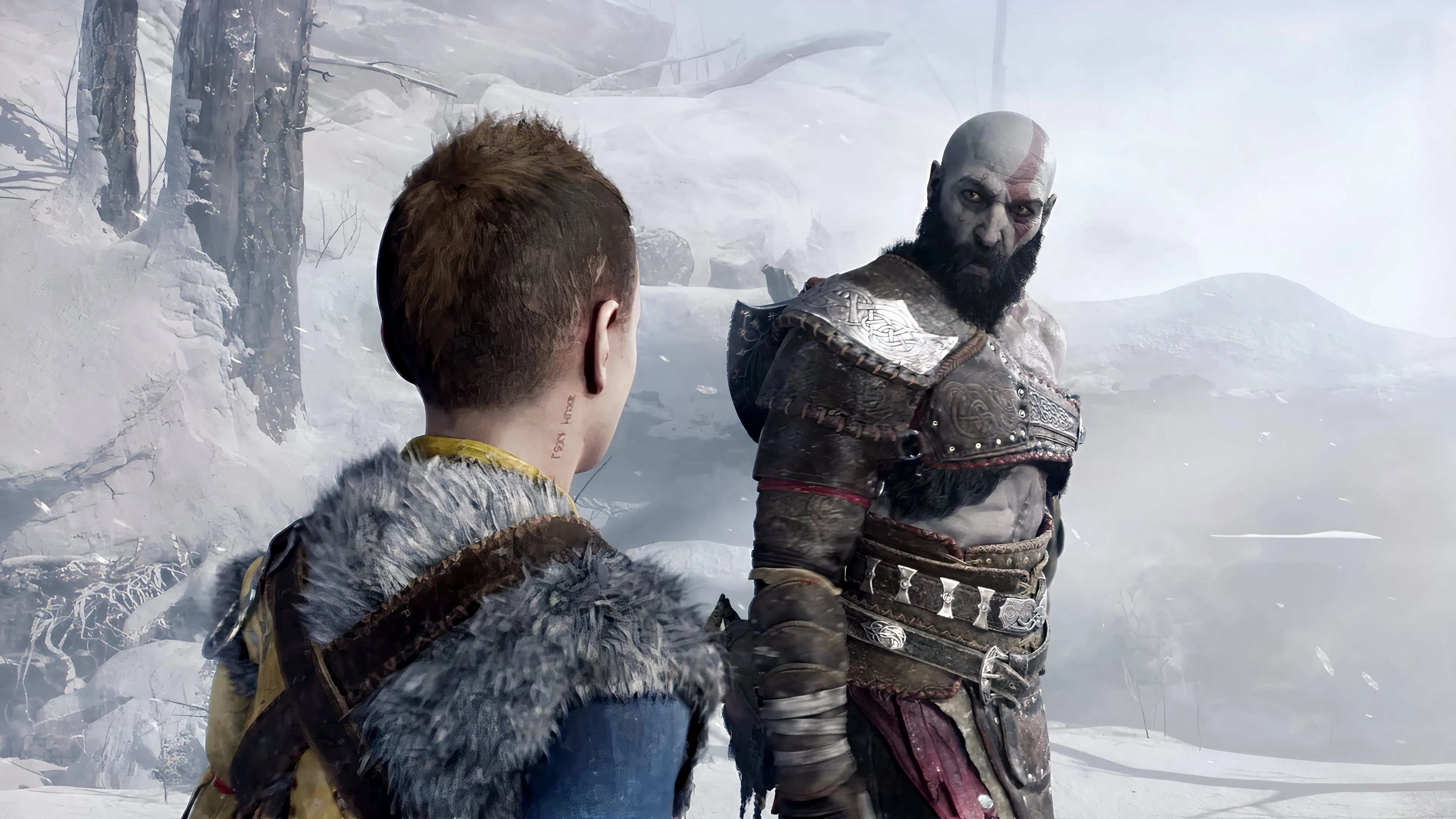 Kratos nhìn Atreus trong khung cảnh phủ tuyết của God of War Ragnarök — gợi nhớ hành trình liên pantheon của hai nhân vật