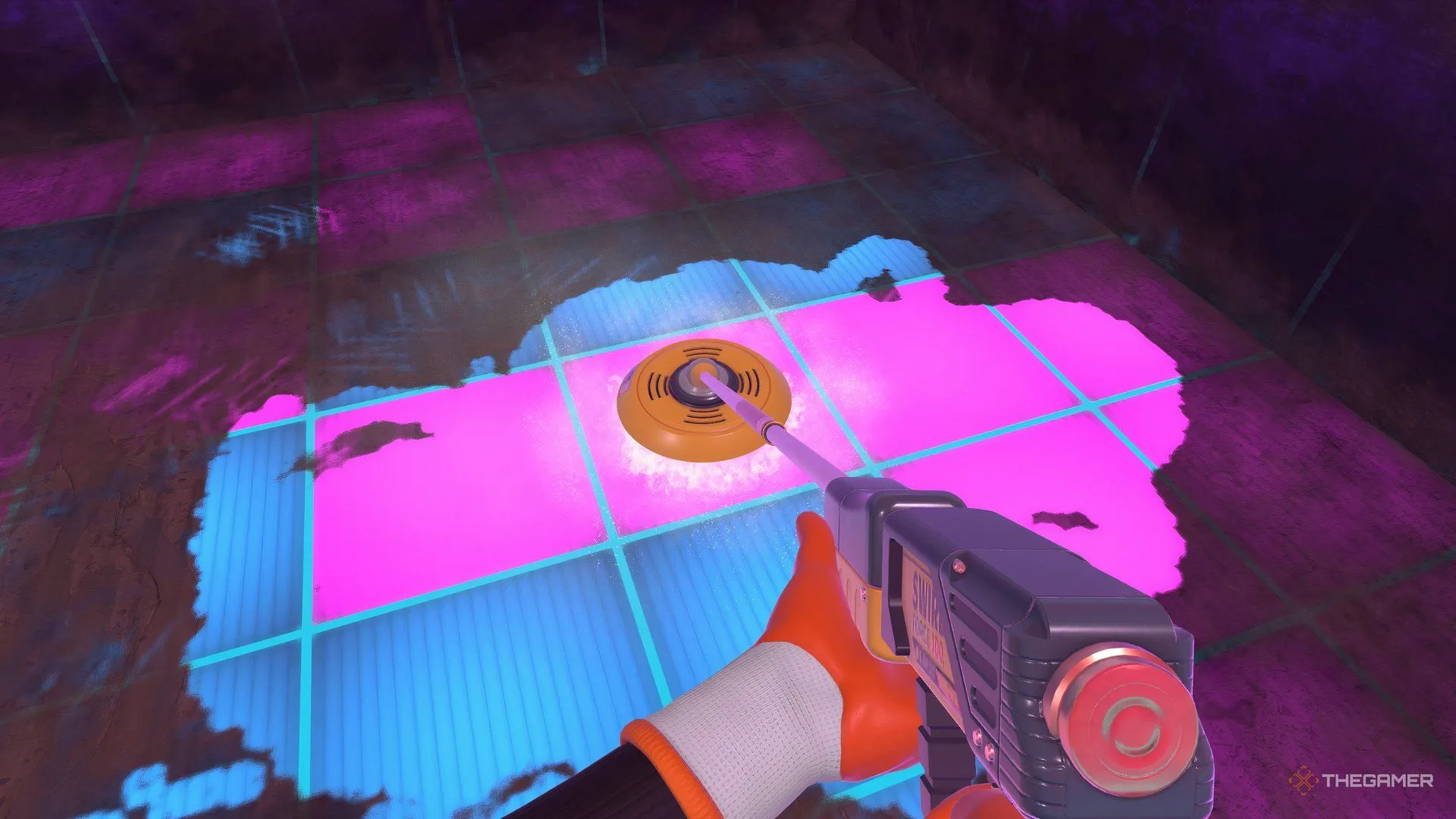 Máy chà sàn mới trên nền sàn disco trong PowerWash Simulator 2, minh họa loại thiết bị khác biệt.