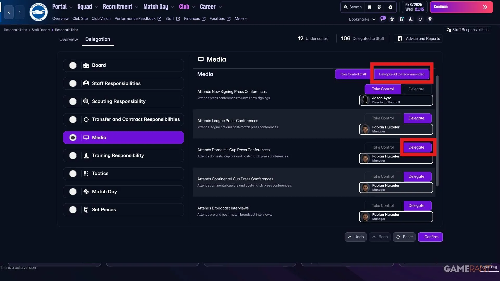 Minh họa phân quyền Media trong Football Manager 26, nút Delegate màu tím và lựa chọn nhân viên
