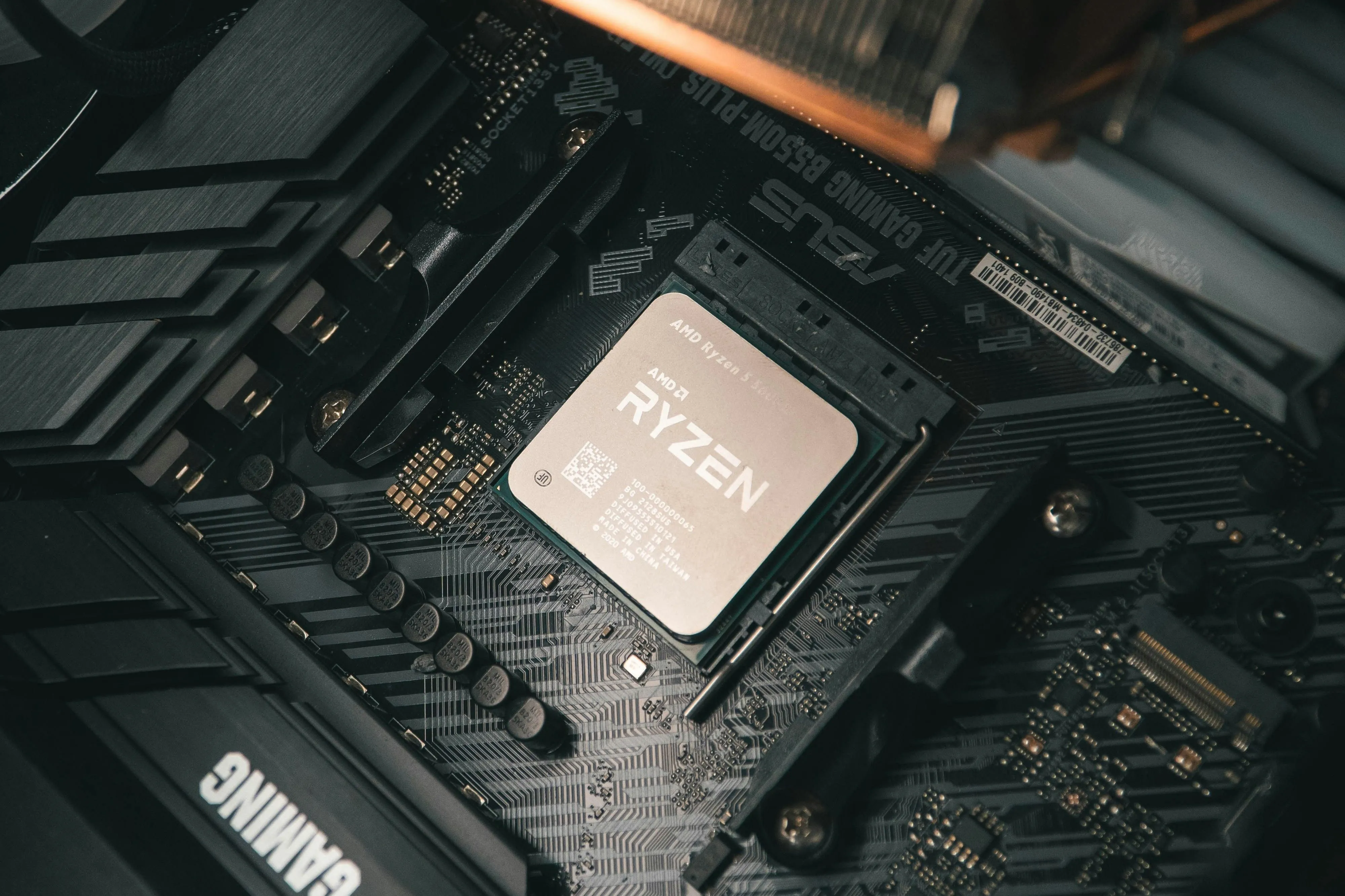 Ryzen series trên bo mạch chủ X570/B550, nhấn mạnh tương thích PCIe 4.0 cho SSD và GPU mới