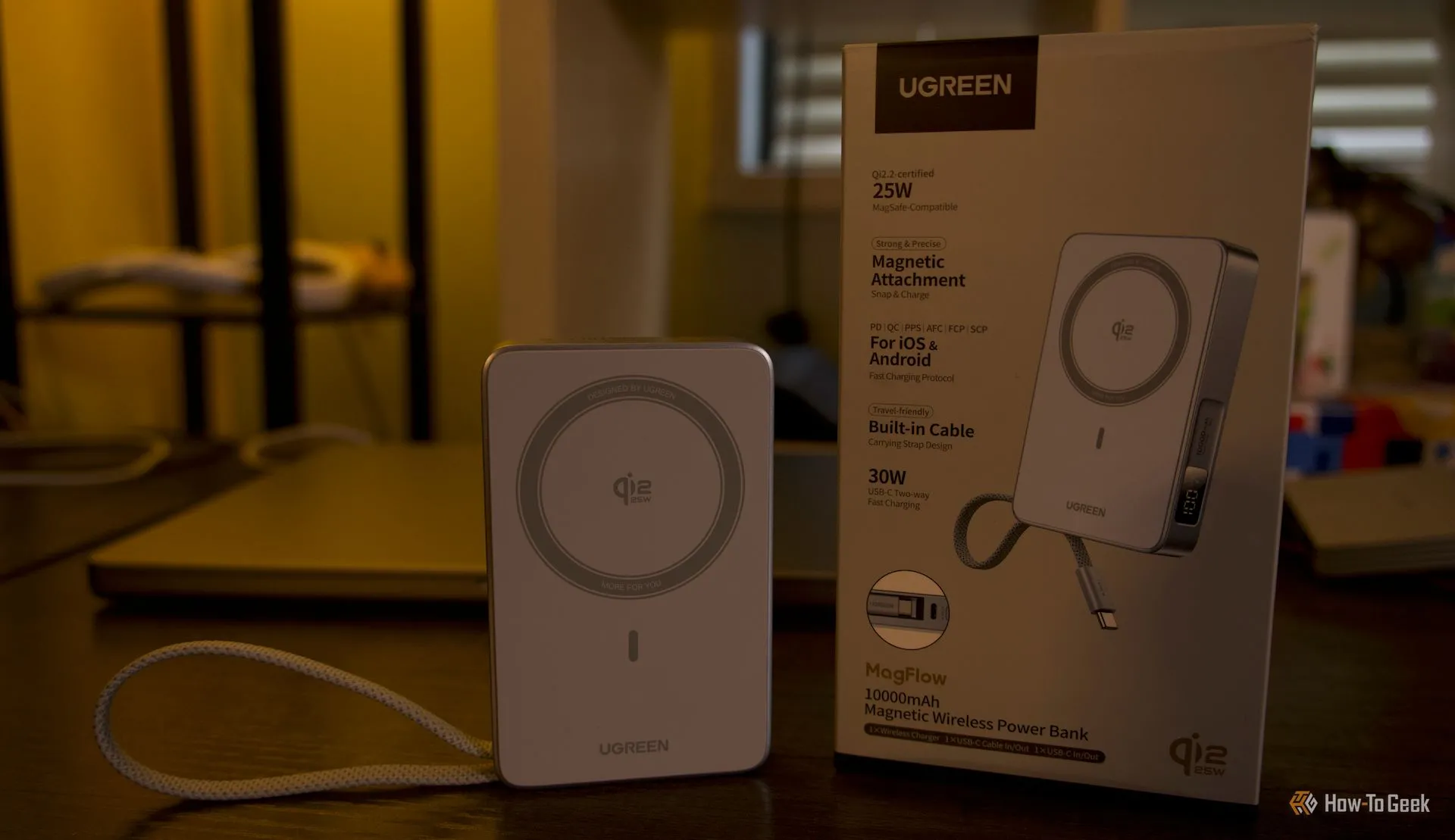 Ugreen MagFlow với hộp đóng gói, thể hiện kích thước và thiết kế hộp bán lẻ